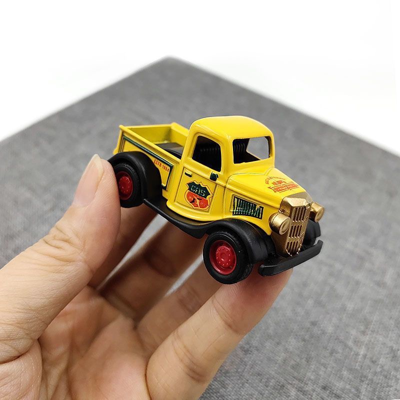 Children's toys, mini simulation rebound car models, alloy cars, vintage vintage cars, keychains, claw machines, gifts details Picture