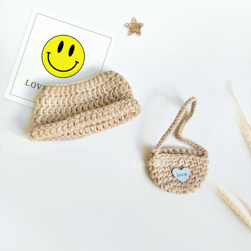 Baby clothes, 17cm labub hat crossbody bag set, creative vinyl Labub doll, pure hand-crocheted accessories Specification image