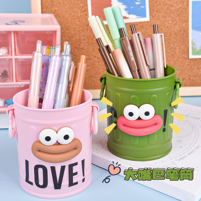 Cute and funny creative pen holder, American retro small bucket, desktop office stationery, student ins style pen holder full figure