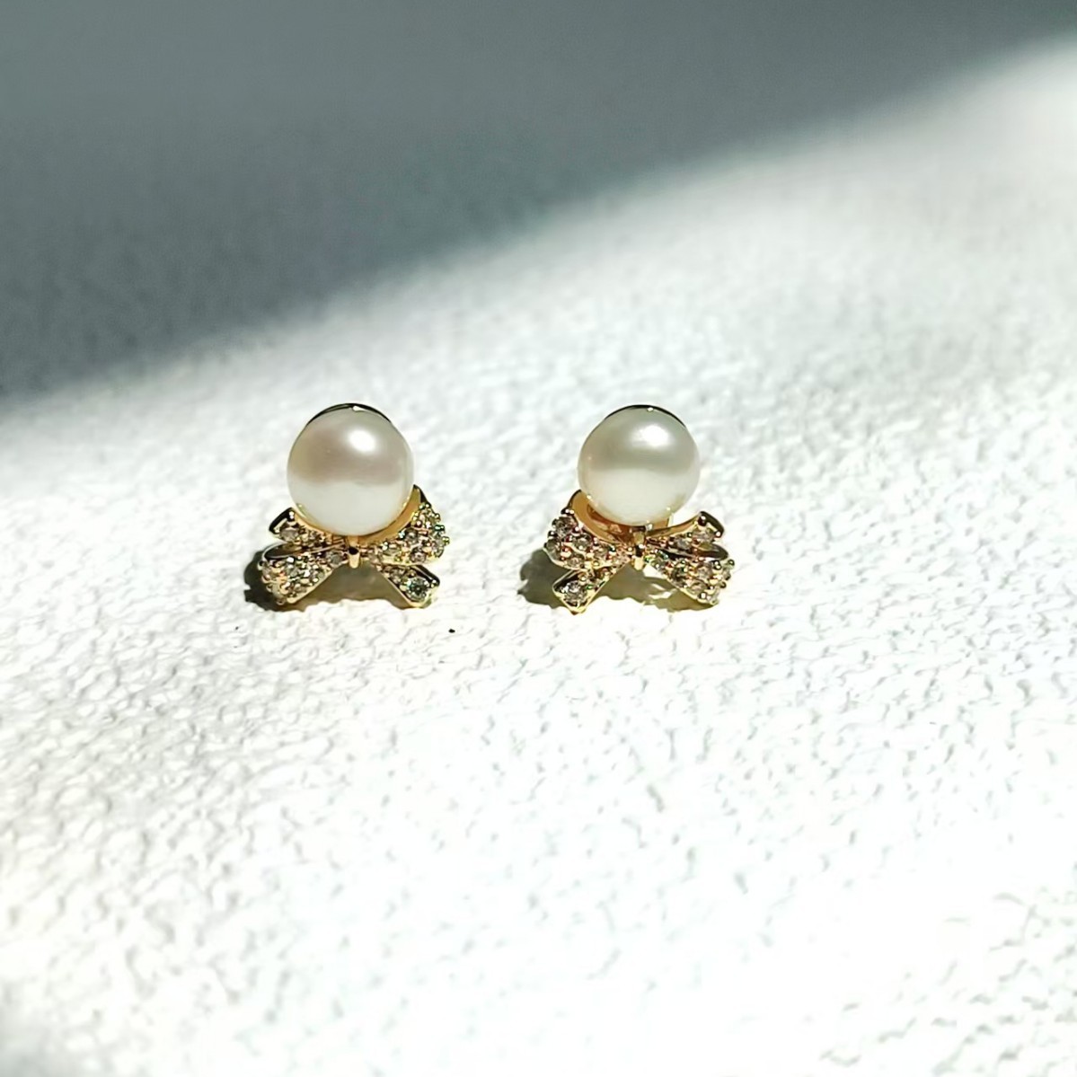 Bow stud earrings for women, retro, simple, versatile and fashionable pearl earrings, high-end, niche and elegant earrings, trendy accessories Specification drawing