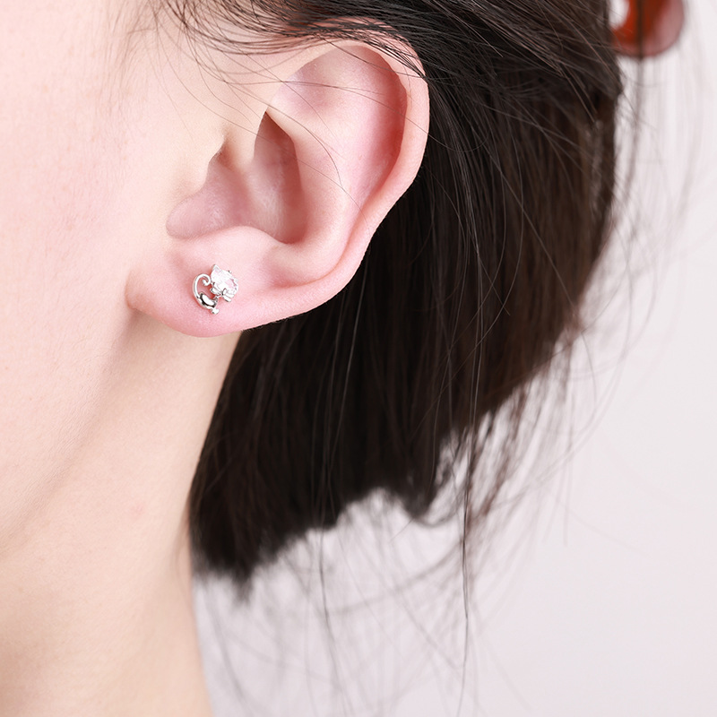 Zhuoheng Select s925 sterling silver Maneki Neko stylish Earrings with a unique and high-end feel, light luxury and compact details Picture