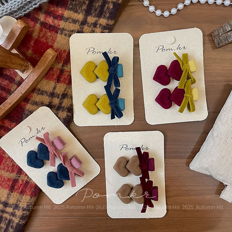 New Korean-style autumn and winter retro bow heart-shaped hair clip pairs, handcrafted children's side fringe bangs hair accessory, Pom.kr velvet heart-shaped bow hair clip, multi-color series, cute daily hairstyle for girls in autumn and winter Application Scenario