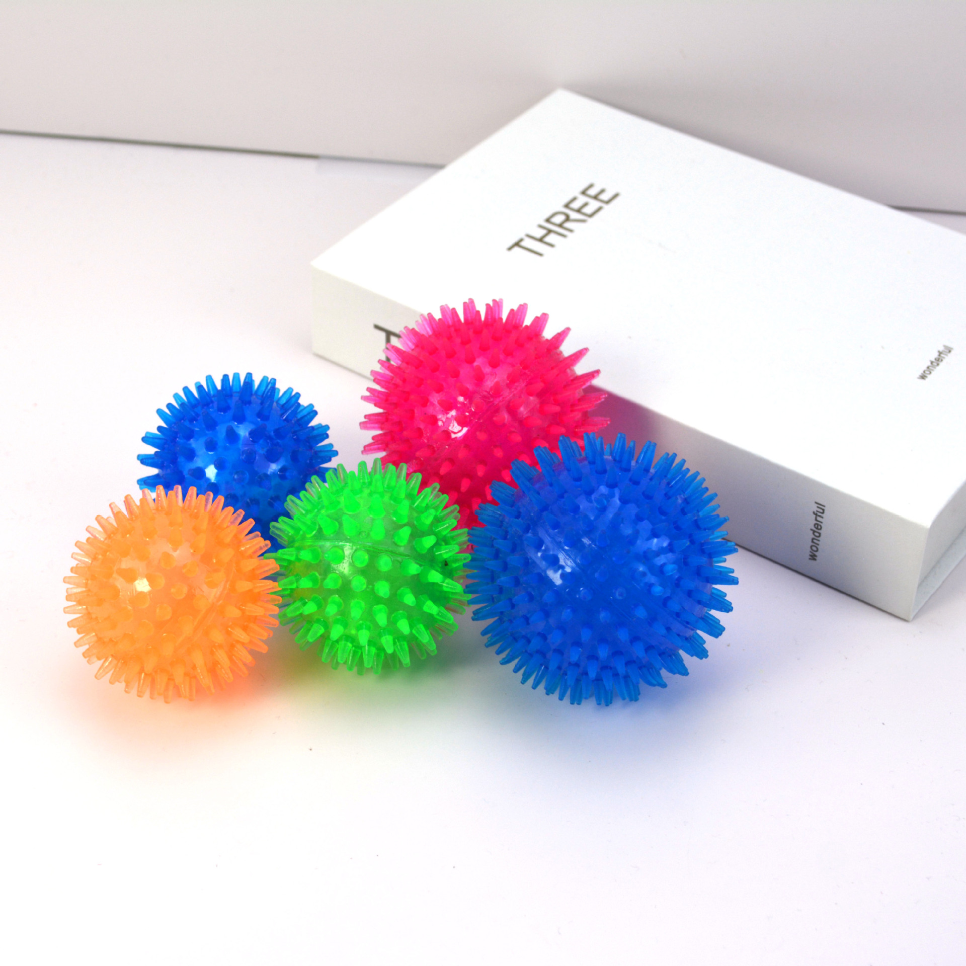 狗狗玩具球耐咬弹力海胆球宠物发声玩具磨牙定制狗球BB叫刺球工厂