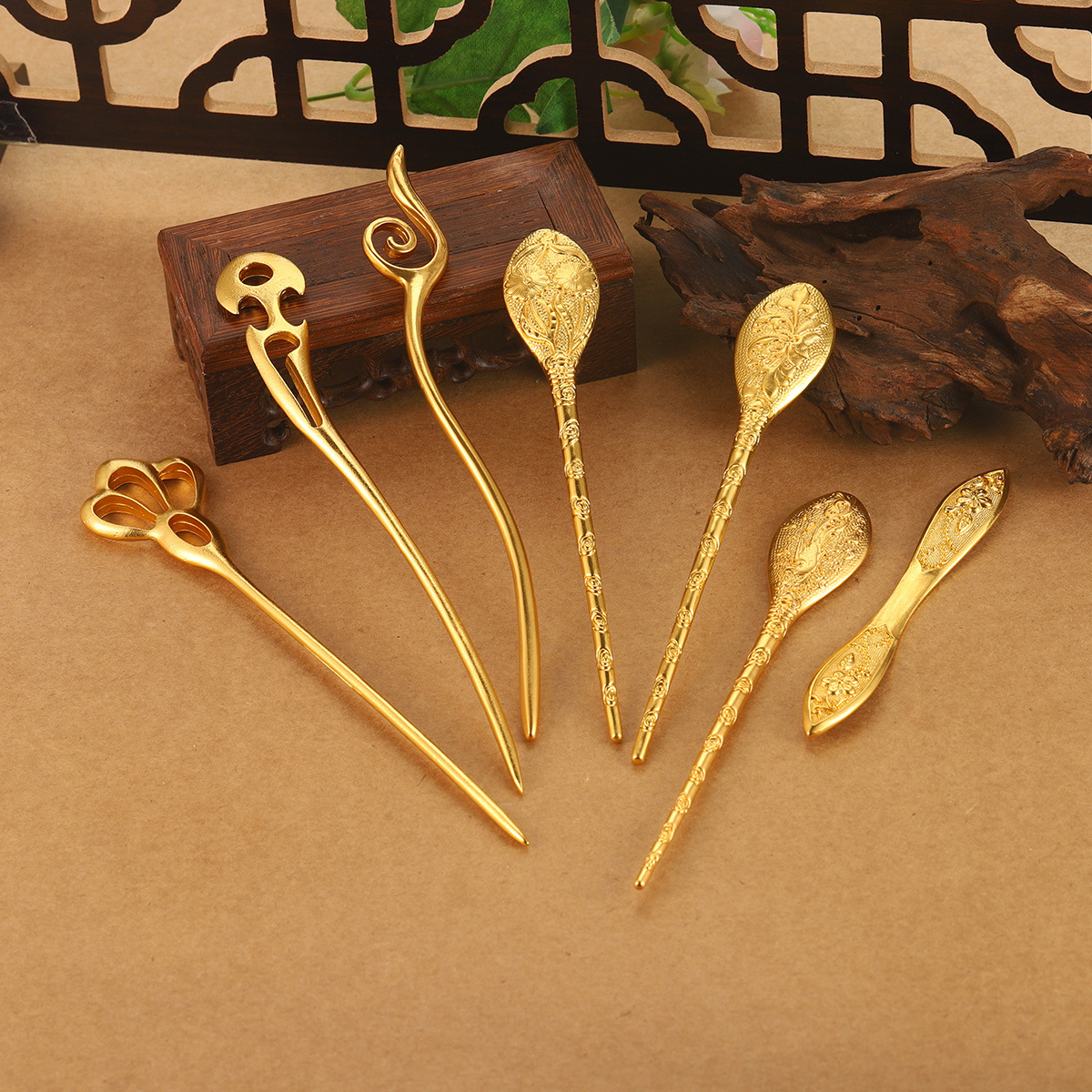 New Chinese-style hollowed-out flower and auspicious cloud hairpins, retro headwear accessories, Hanfu and cheongsam versatile hairpins, courtly ancient style ladies details Picture