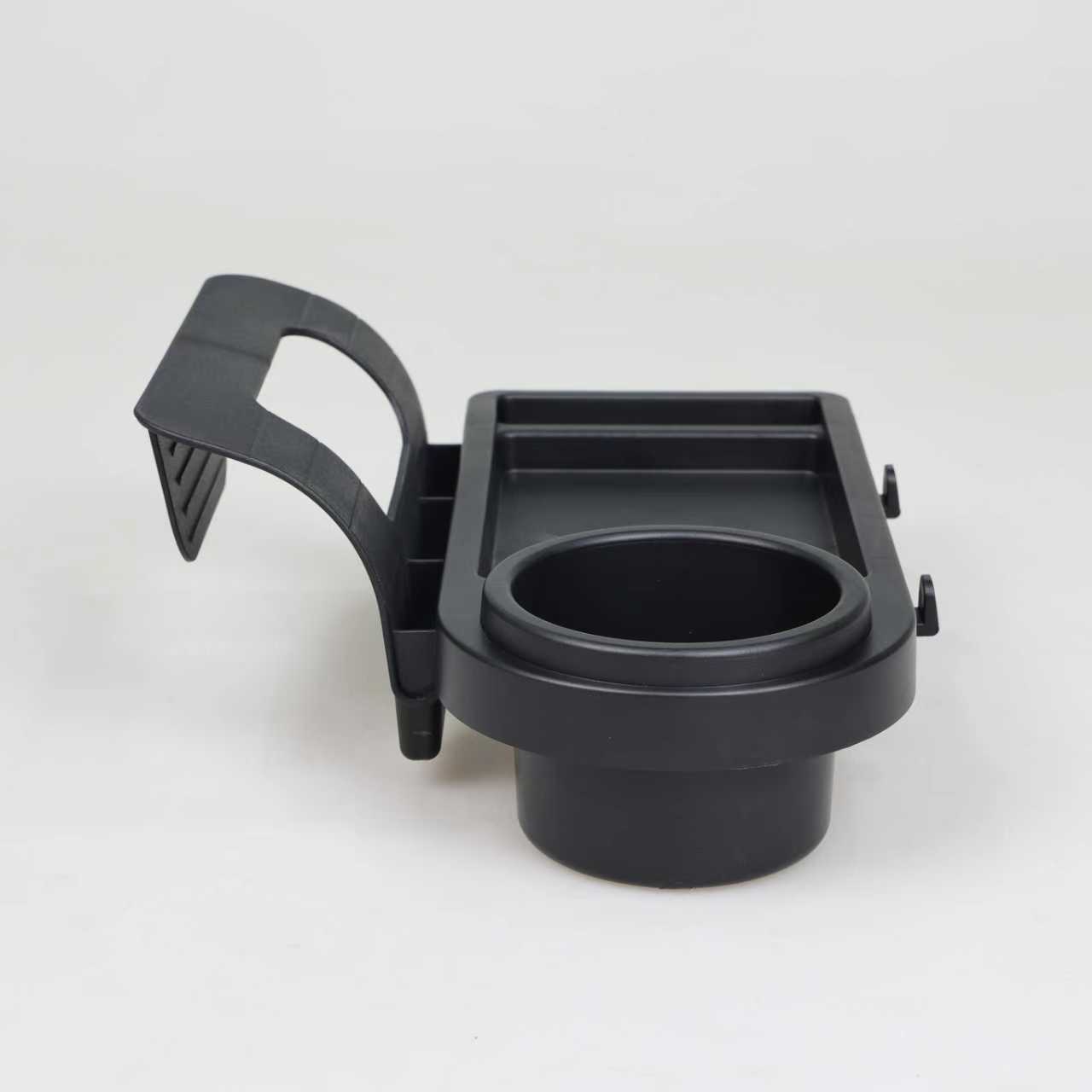 Car door hanging storage box, car window cup holder, multi-functional storage box, mobile phone storage box, water cup holder Application Scenario