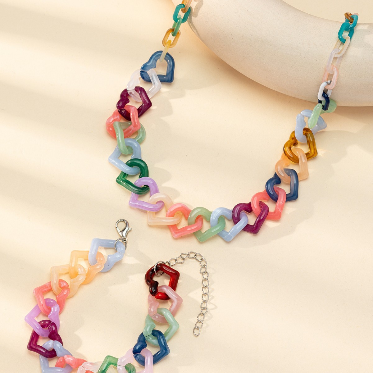 Factory direct sales of popular cross-border candy mixed color heart-shaped acrylic necklaces and bracelets from Europe and America, trendy and fashionable jewelry for women details Picture