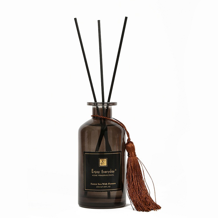 تُوزَّع عطابات العطر في علب العلب Item Picture