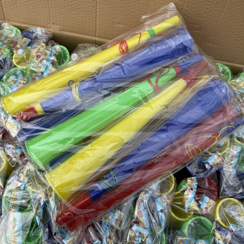 Colorful plastic horn vuvuzela World Cup football toys cheering, clapping and shaping Application Scenario