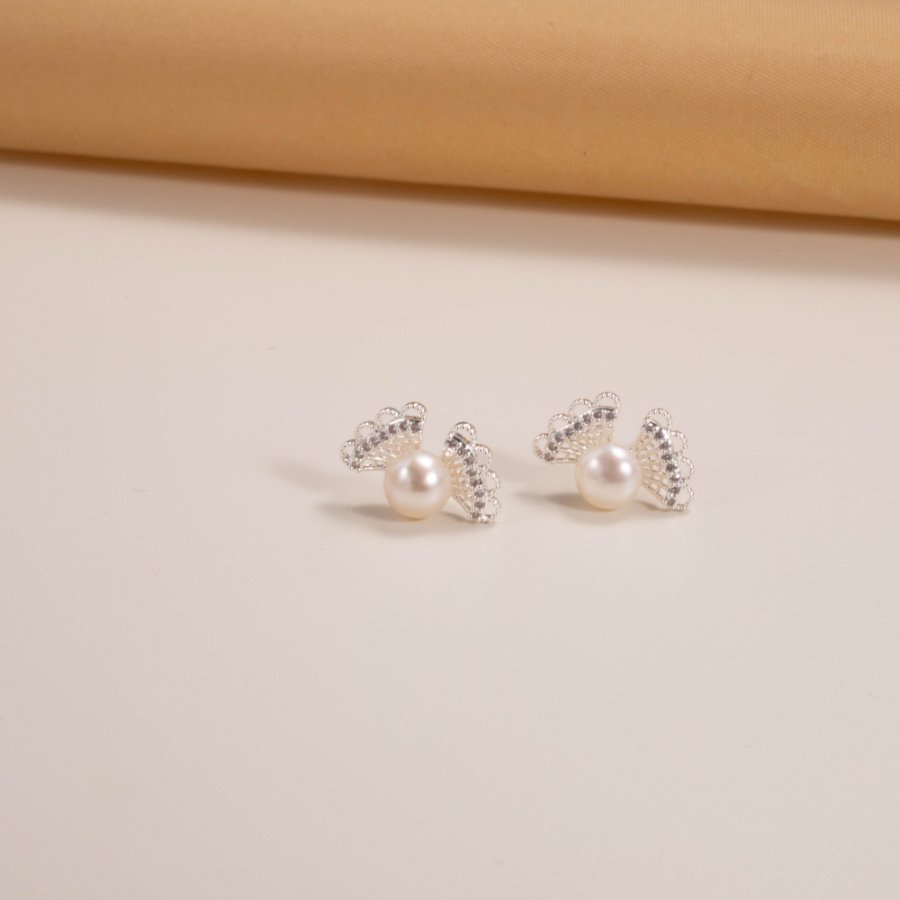 New copper-plated real gold S925 silver needle freshwater pearl stud earrings, women's light luxury style, ins high-end accessories wholesale details Picture