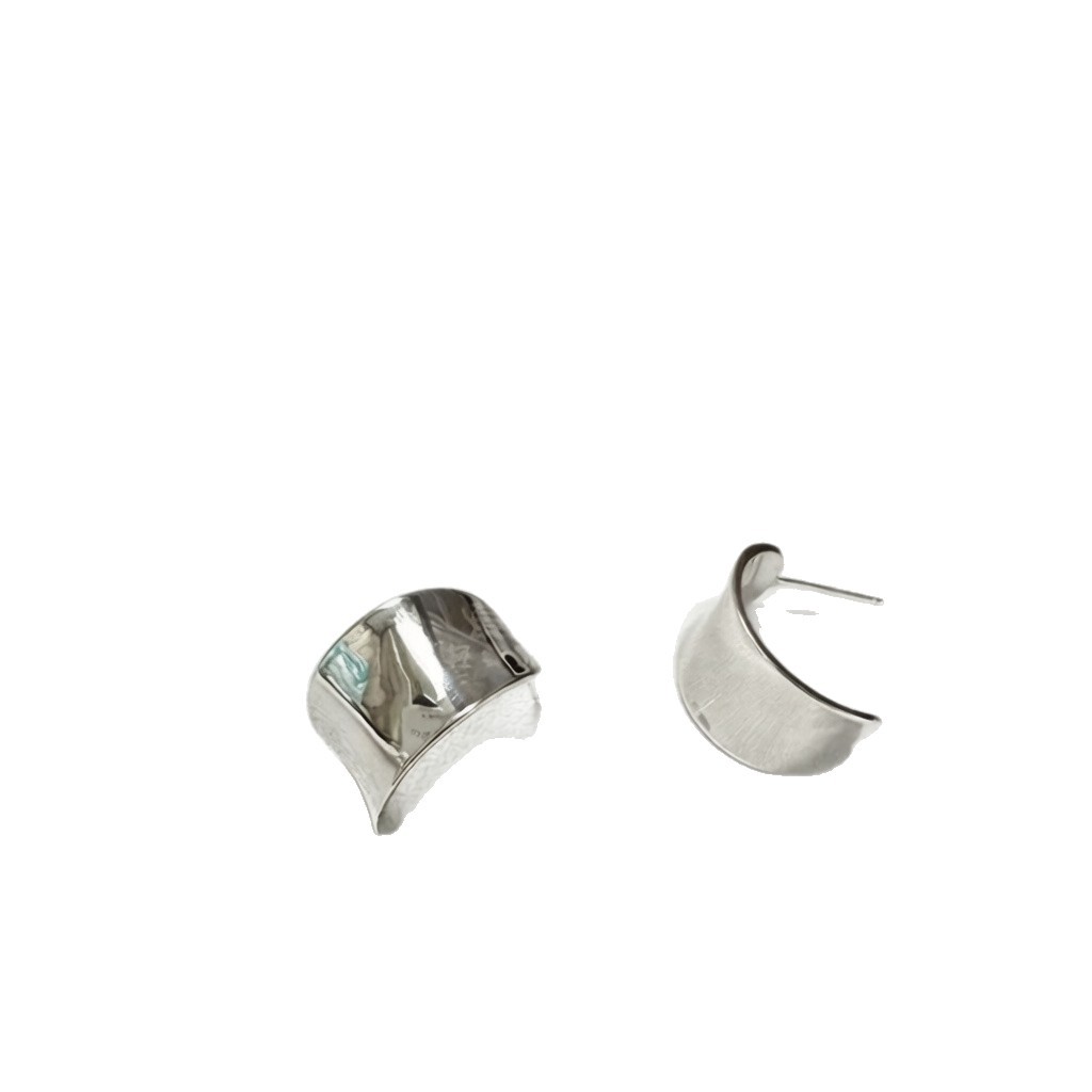 饰品/耳环/耳饰/米珠耳环/耳夹白底实物图