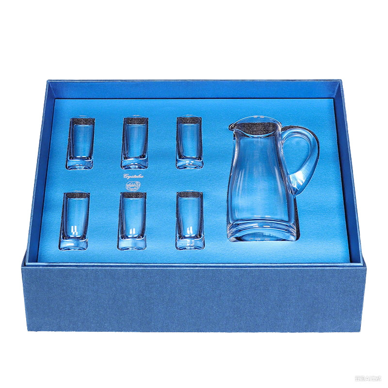 A high-end crystal white wine cup gift box set imported from the Czech Republic, a home one or two-cup graduated wine dispenser, as a gift for elders Item Picture