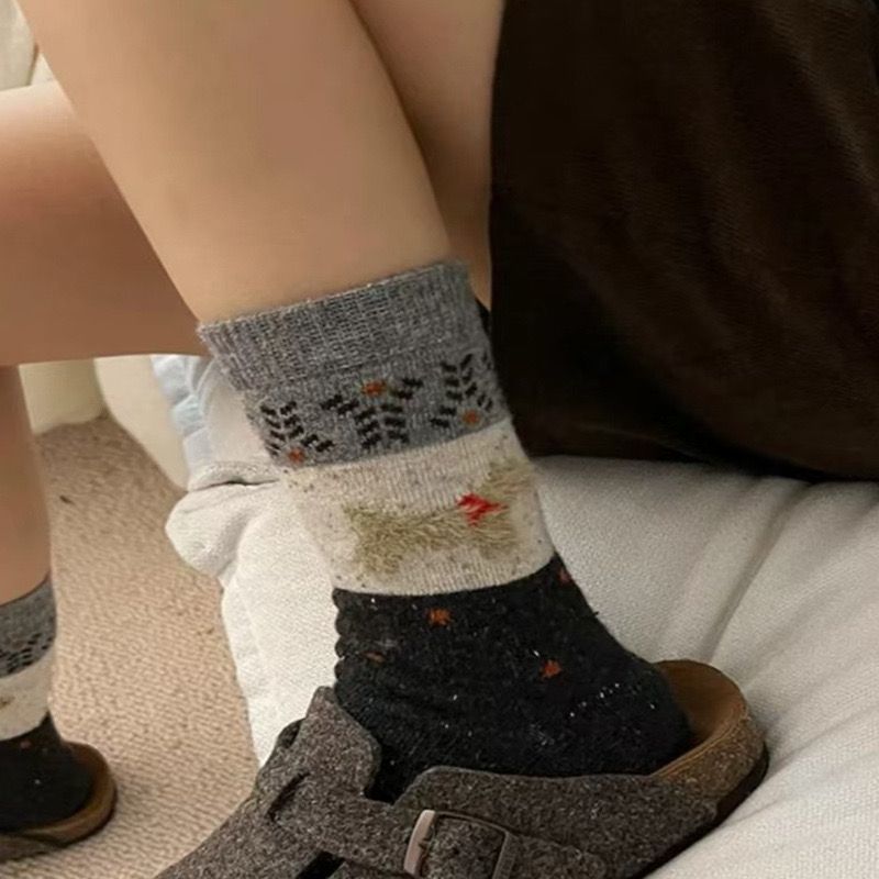Adorable dibujos animados cachorros patchwork calcetines retro medias para mujeres otoño invierno engrosamiento caliente versátil college viento pila pila calcetines Specification image