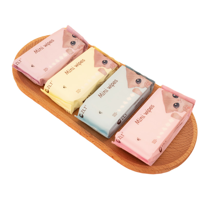超迷你湿巾便携小包装抽取手口清洁湿纸巾女学生宿舍卫生湿巾婴儿白底实物图
