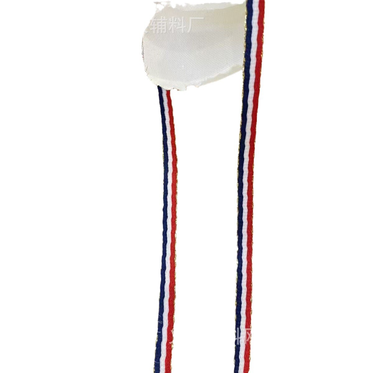 Wholesale of 0.6CM new three-color gold-edge webbing, red and green striped Christmas ribbon gifts, diy packaging, accessories and ribbons Item Picture