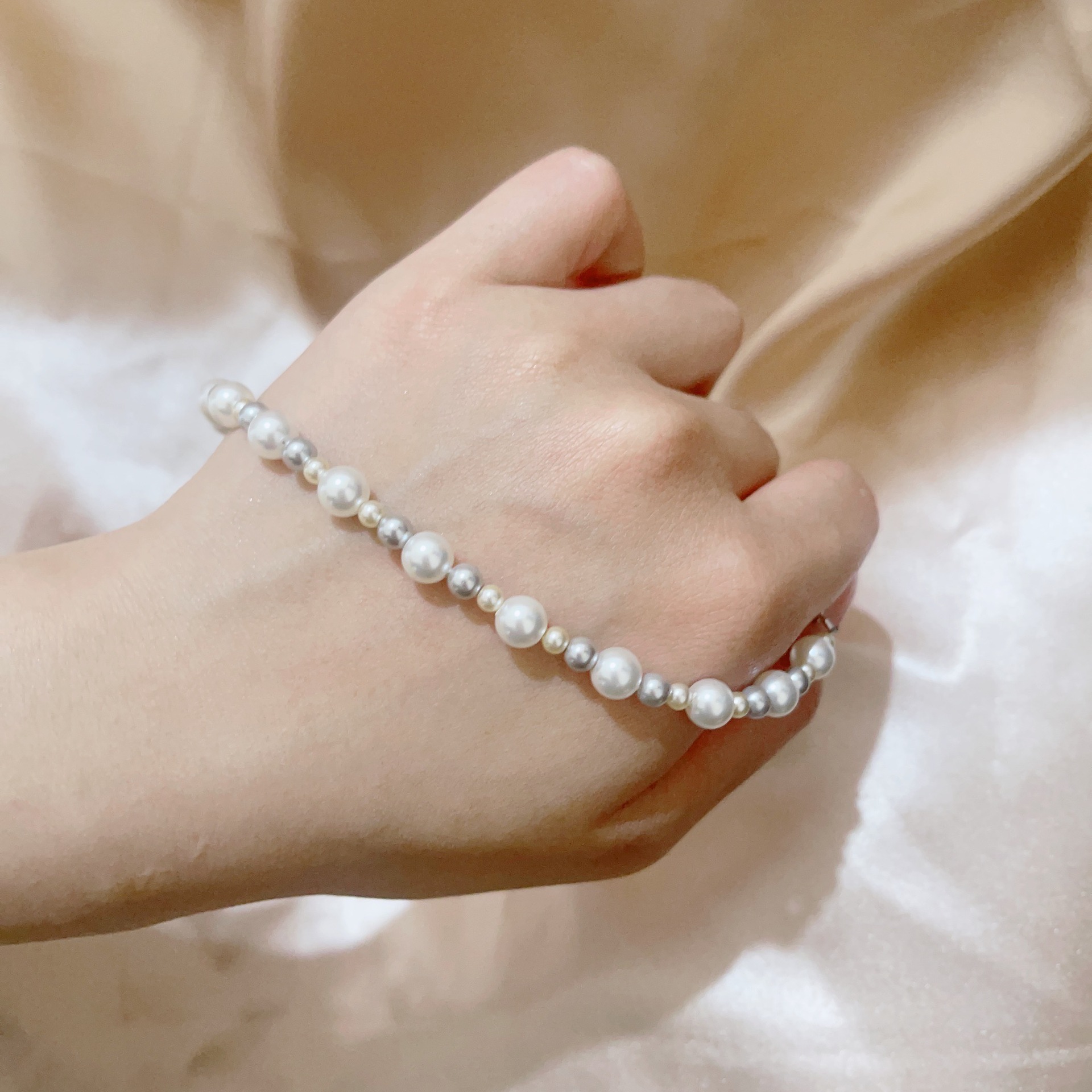 原创混色真多麻灰施家珍珠手链简约小众手串女款ins手工ins风