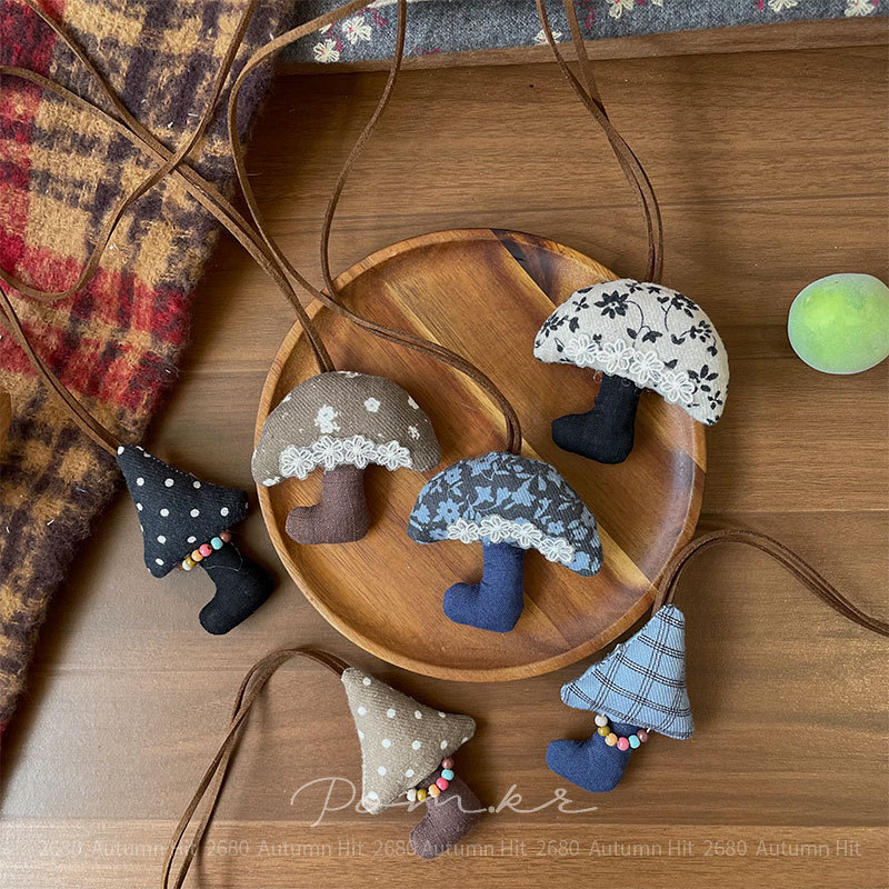 New Korean-style fabric mushroom necklace, hand-padded cotton children's versatile clothing pendant, forest-themed polka dot floral accessory, Pom.kr retro fabric mushroom necklace: Check polka dot embellished with lace beads, gentle autumn and winter Application Scenario