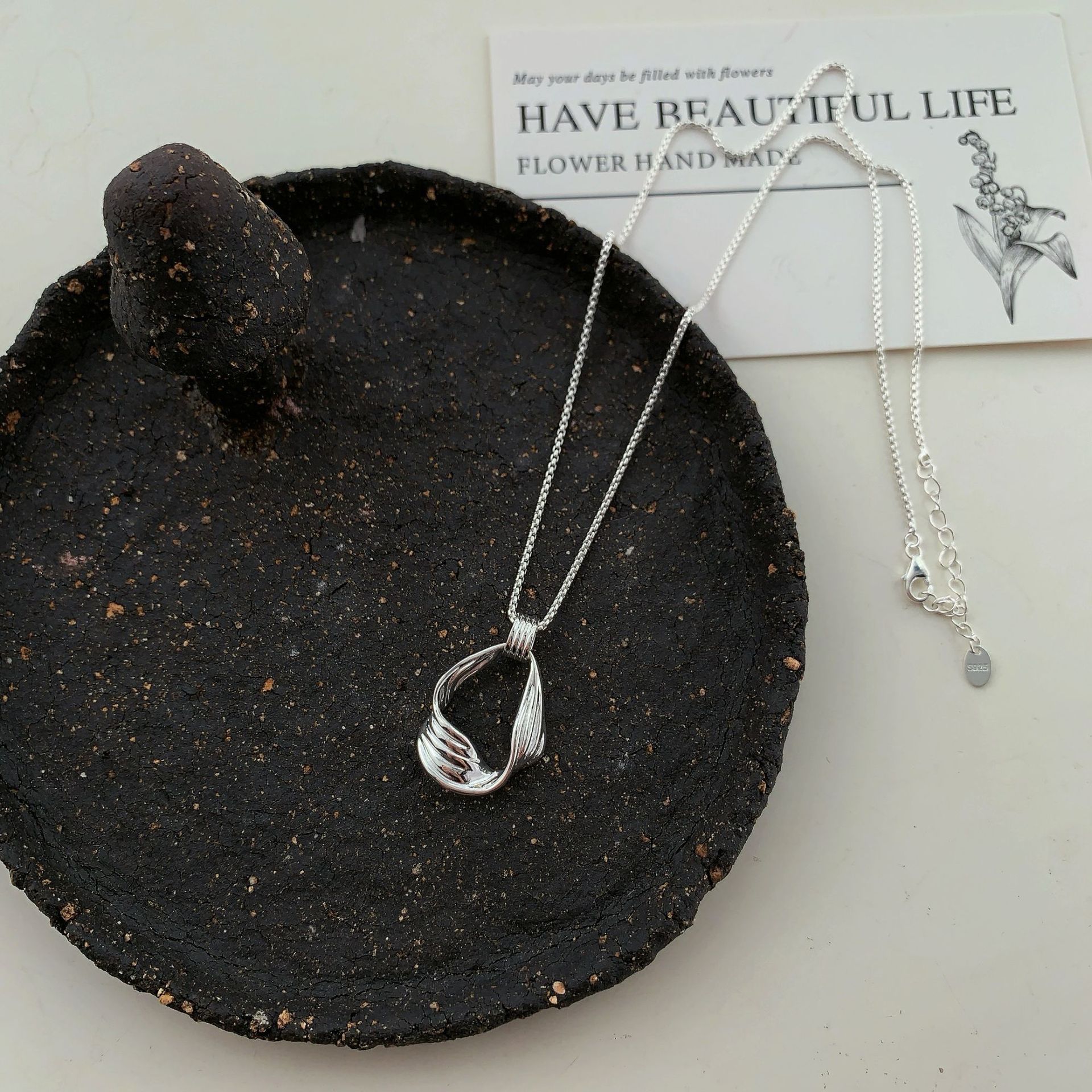 French twist 12.31 multi-layer circle necklace for women, s925 sterling silver ins design, high-end and elegant, collarbone chain, cold style Application Scenario