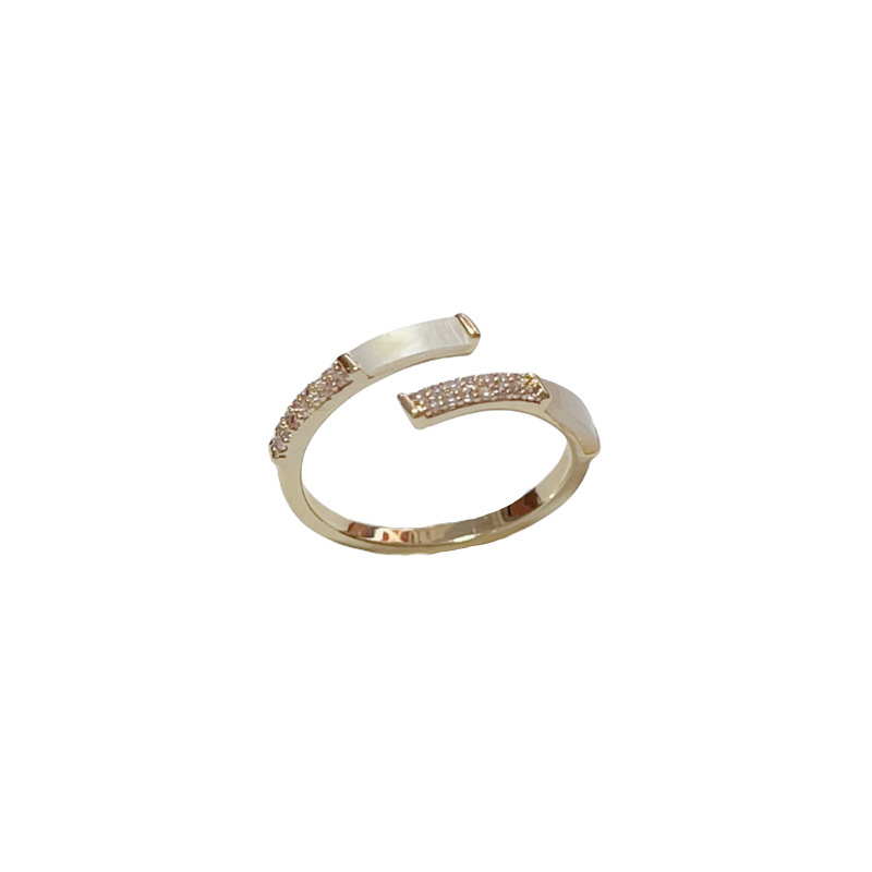 This is a unique, fashionable and simple design zircon mother-of-pearl open ring with a touch of luxury and sophistication for women. It is an adjustable index finger ring Application Scenario