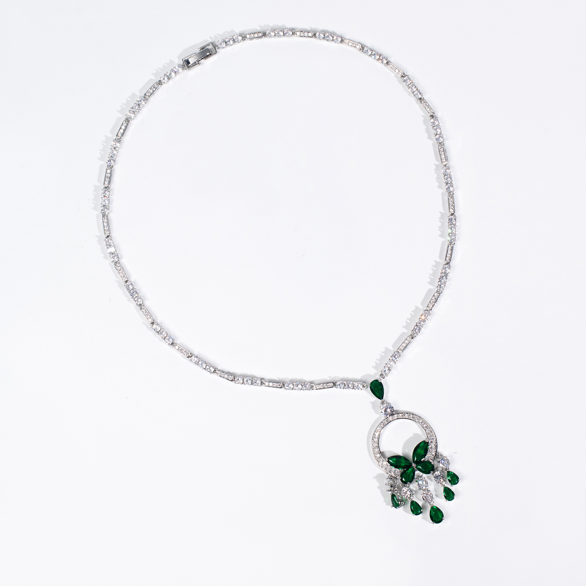 The zircon tassel necklace of the same style as cross-border jewelry is a high-end and versatile accessory for women. It is a niche, light luxury and high-end collarbone chain Item Picture