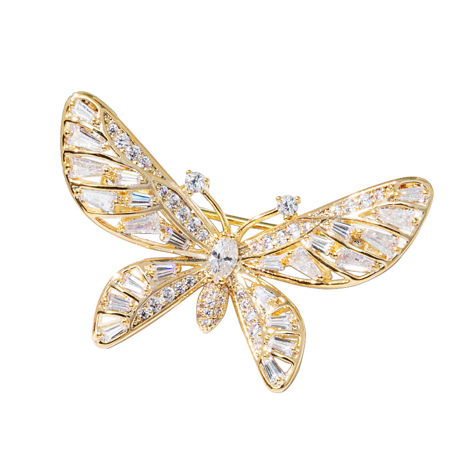 高档铜5层镀金蝴蝶胸针ins风设计感超闪镶锆镂空西装礼服胸饰别针白底实物图