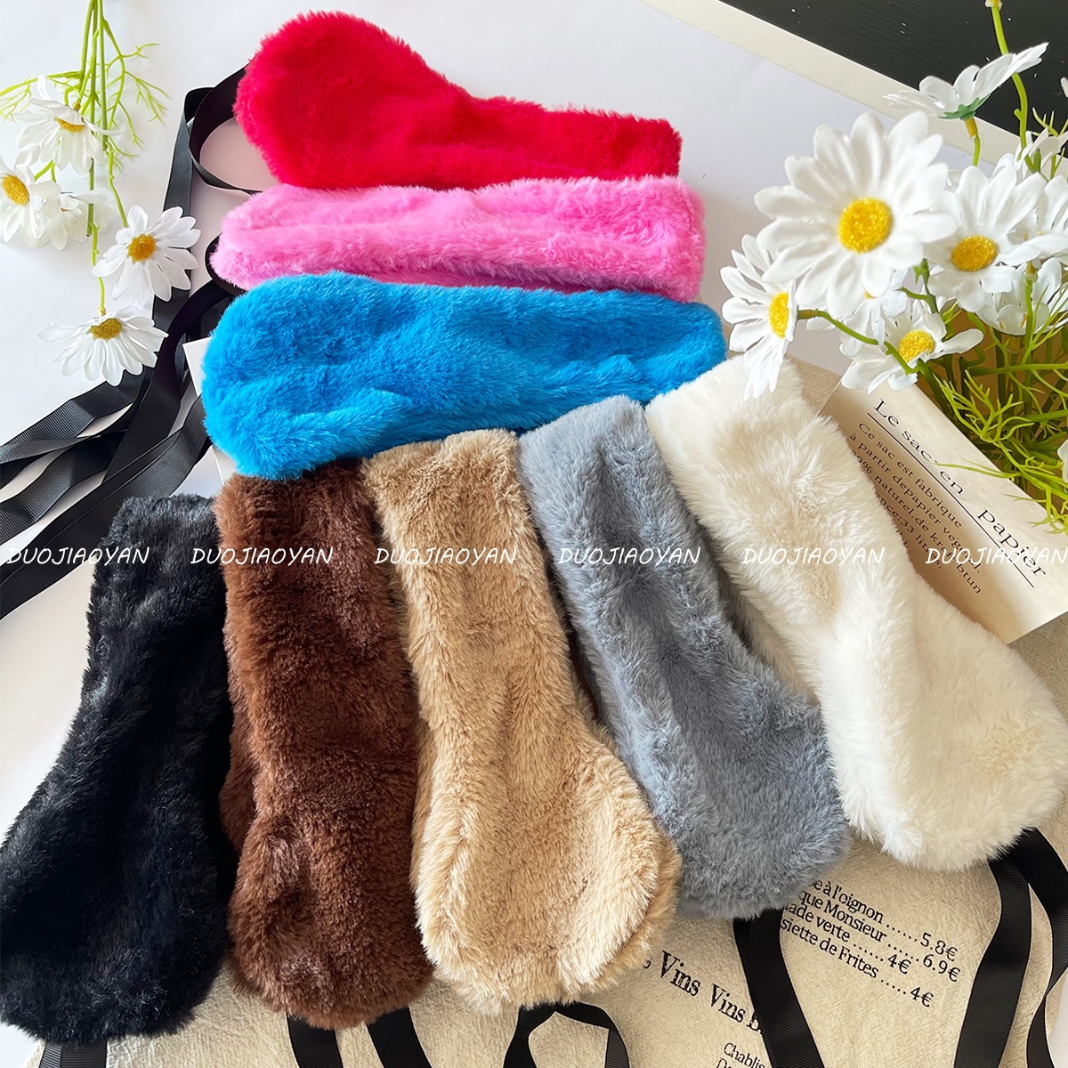 The new autumn and winter trendy leopard-print plush headband for women is a fashionable short plush headband that can keep you warm and protect you from the cold. It also serves as a scarf and ear cups Application Scenario