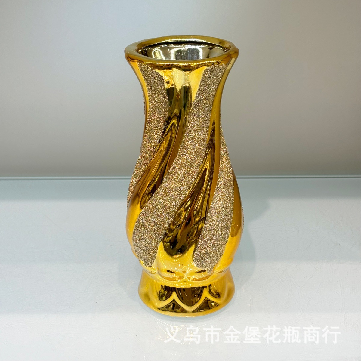 European-style light luxury ceramic, fashionable, creative and grand, gold and silver electroplating process, flower simulation, practical decorative gift Application Scenario