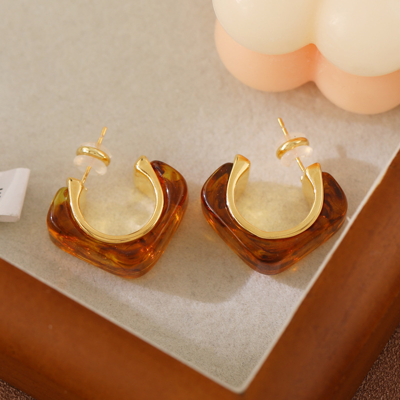 Retro Hong Kong-style amber and agate earrings, elegant geometric square ear rings, simple and fair, high-end women's stud earrings Specification image
