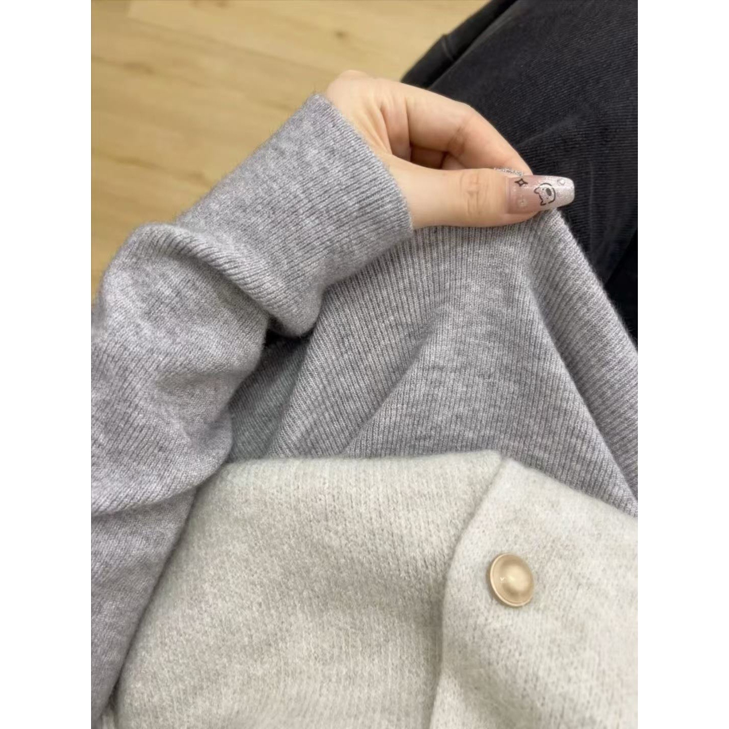 A small stand-up collar layering sweater with thickened fleece, a soft and soft base layer for women, a one-piece fleece inner layer for warmth in autumn and winter, long-sleeved Specification image