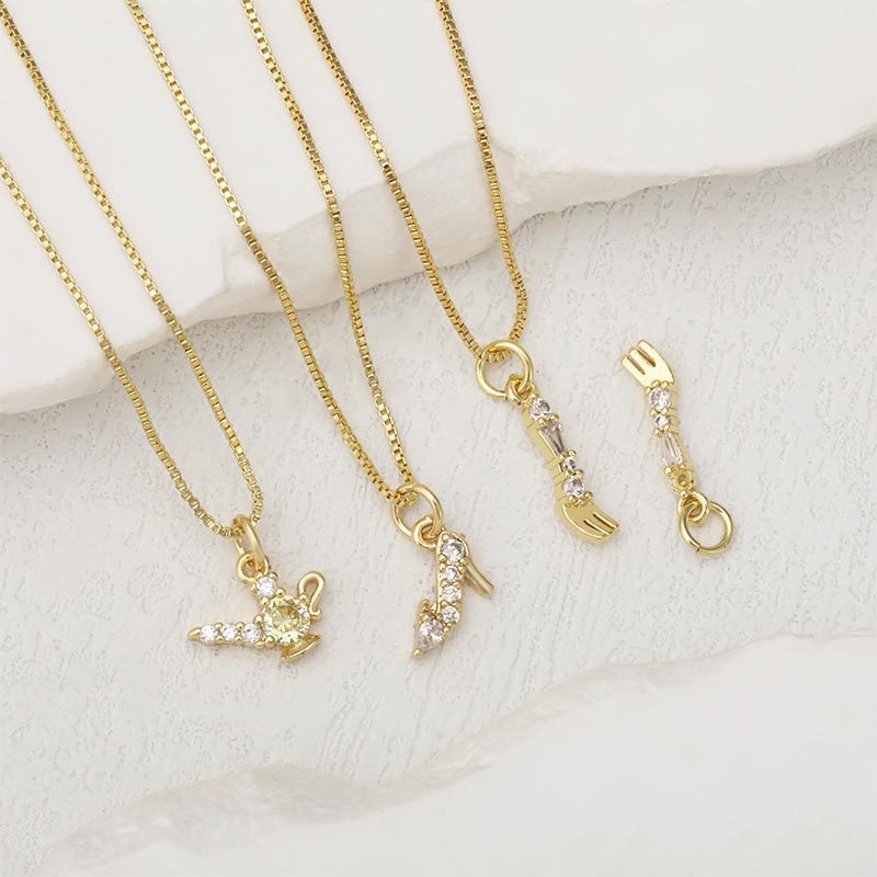 A popular, exquisite, retro, versatile and personalized pendant, collarbone chain, versatile and elegant necklace accessory in Europe and America full figure