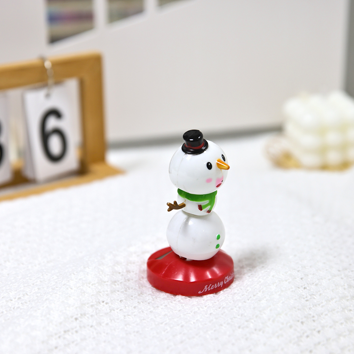 Christmas solar-powered automatic shaking dolls and Christmas solar-powered swinging shaking dolls are available for wholesale and consignment Item Picture