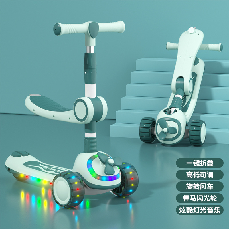 Children's 1-12 years old three-in-one scooter, little boys and girls. The scooter can be used for both sitting and riding Item Picture