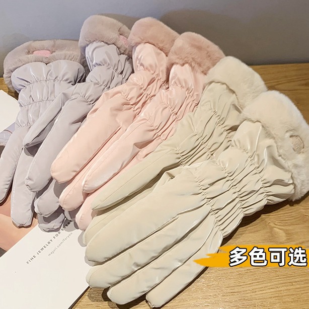 Ski gloves with touch screen, warm for women in winter, cute rabbit ears design, thickened butterfly style for outdoor cycling and driving Application Scenario