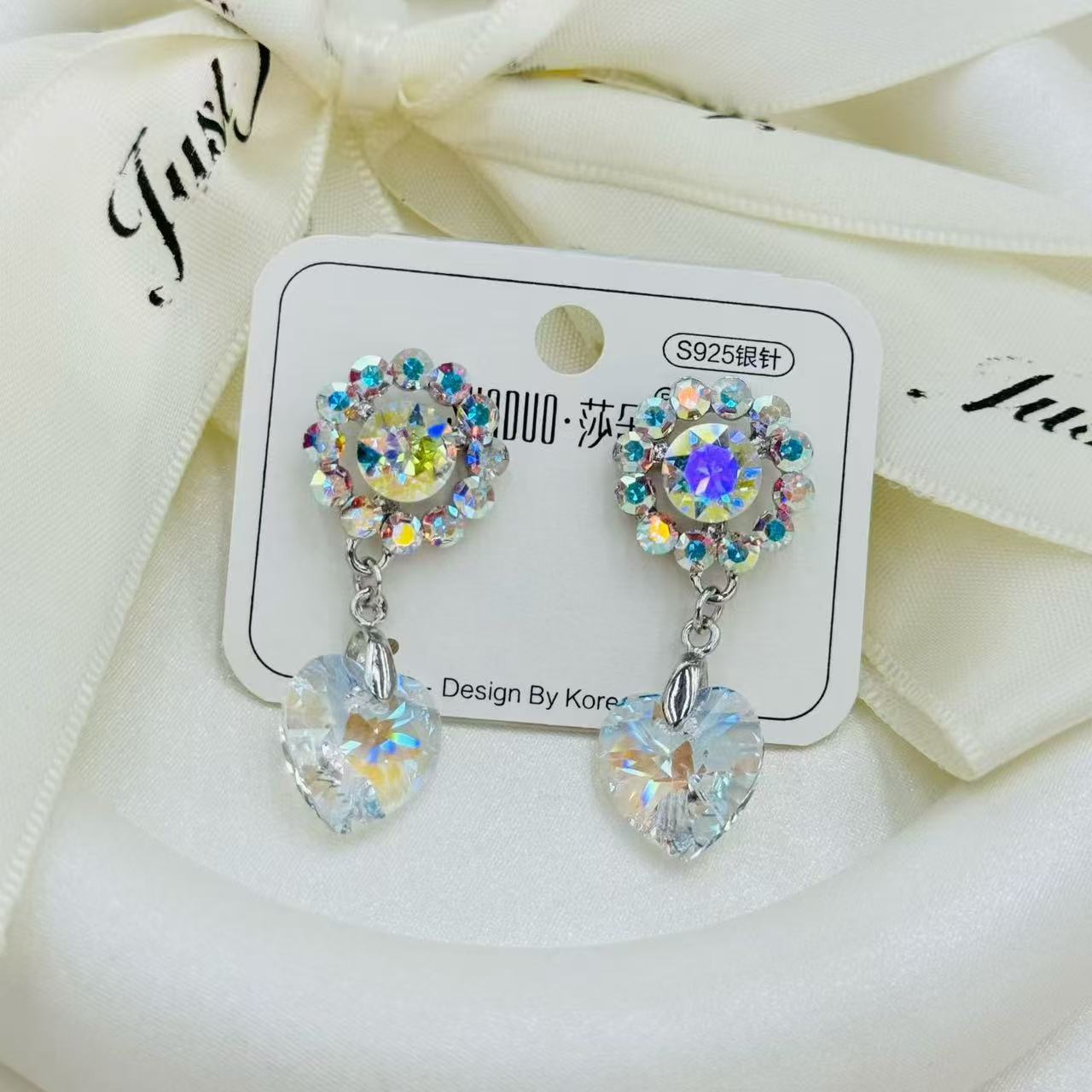 S925 agujas de plata flores coloreadas corazón colgante pendientes mujeres luz lujo cristal orejeras alto sentido huazi pendientes