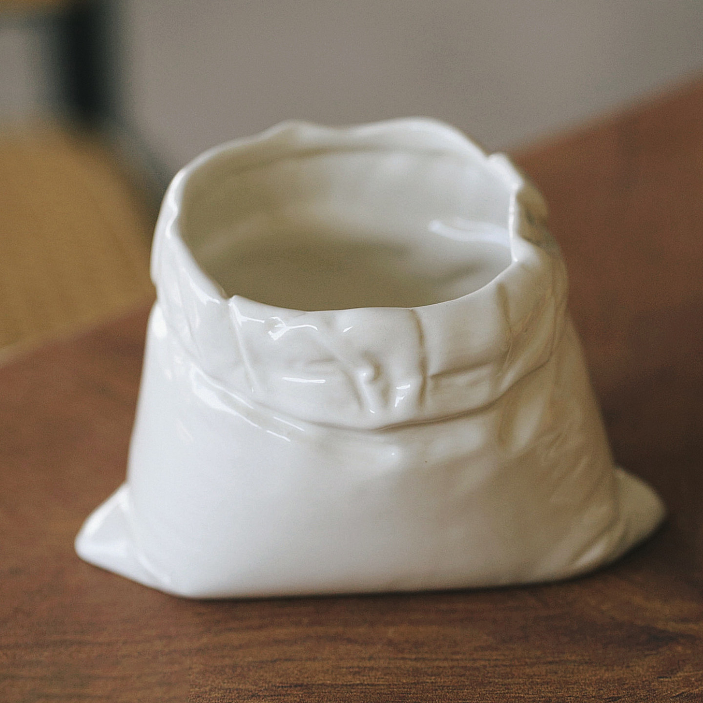 Cross-border Chinese-style irregular ceramic coffee cups, exquisite cloth bag cups, Thai mugs, commercial hand-molded cups, custom-made Application Scenario