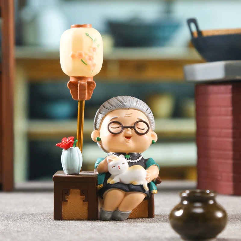 The small luminous lamp that is often seen every year, a decorative item for the elderly's retirement life, a home table, and a resin handicraft Specification image