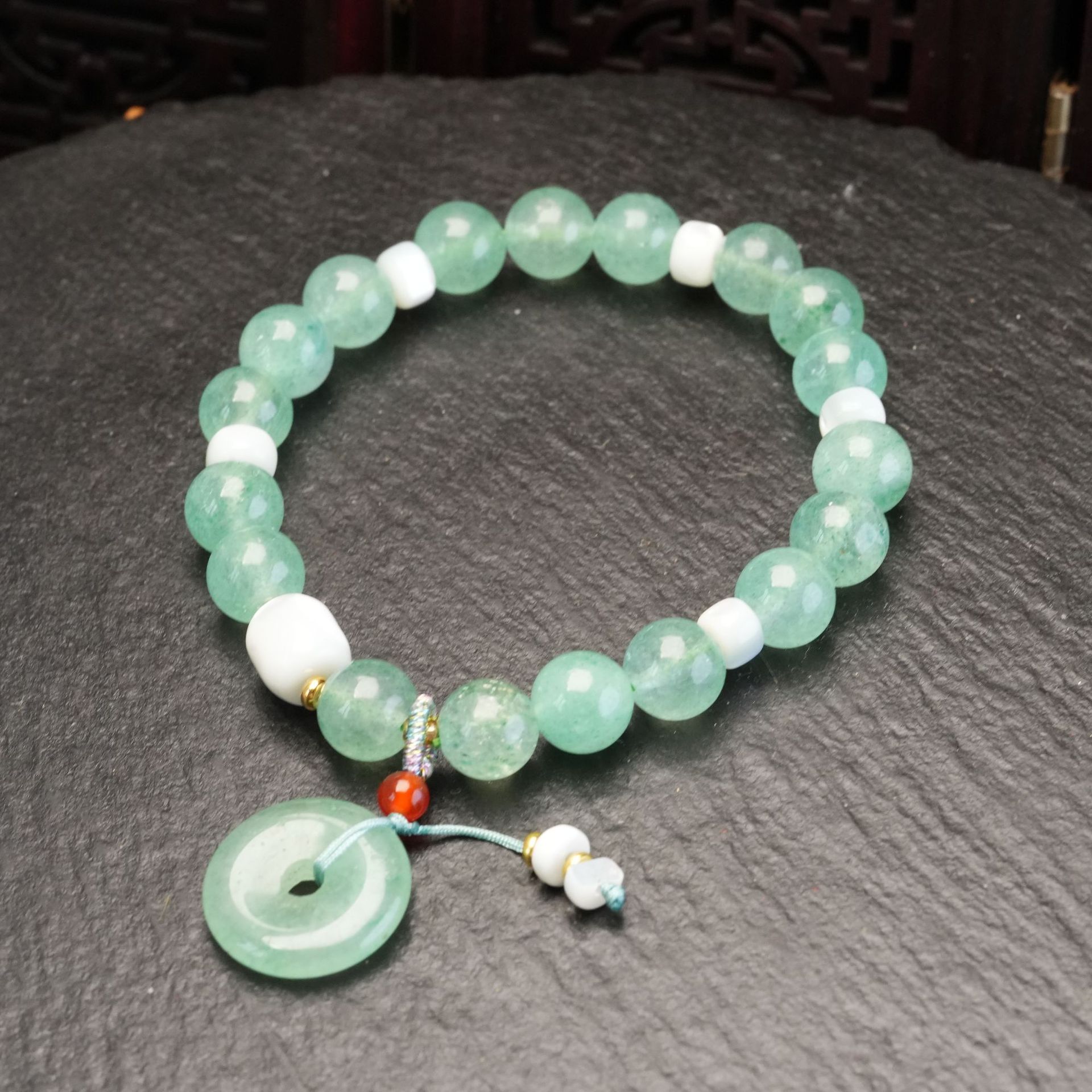 新中式绿东陵白玉水晶手串女平安扣郁金花显白吊坠手链串珠饰品