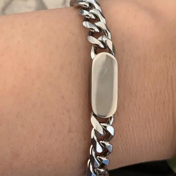 European and American street titanium steel jewelry, niche hip-hop Instagram trendy brand men's simple and versatile European and American accessories, Cuban necklace Application Scenario