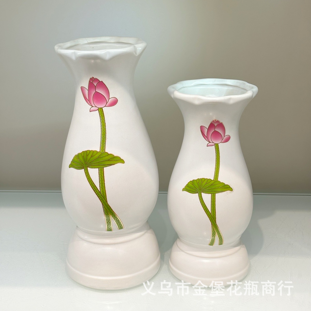 新中式手绘荷花陶瓷花瓶一对 佛堂供奉插花净瓶家居禅意装饰摆件