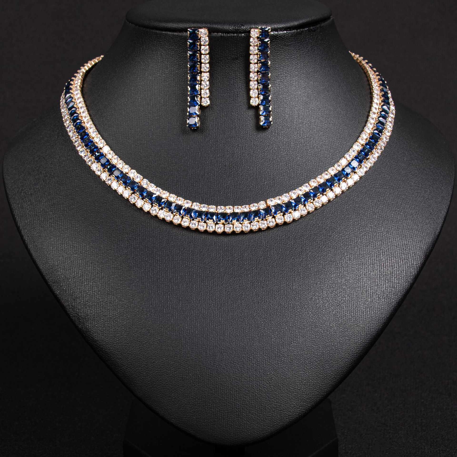 European and American cross-border wedding banquet jewelry Zircon luxurious hip-hop ins necklace, women's niche design sense earrings set Application Scenario