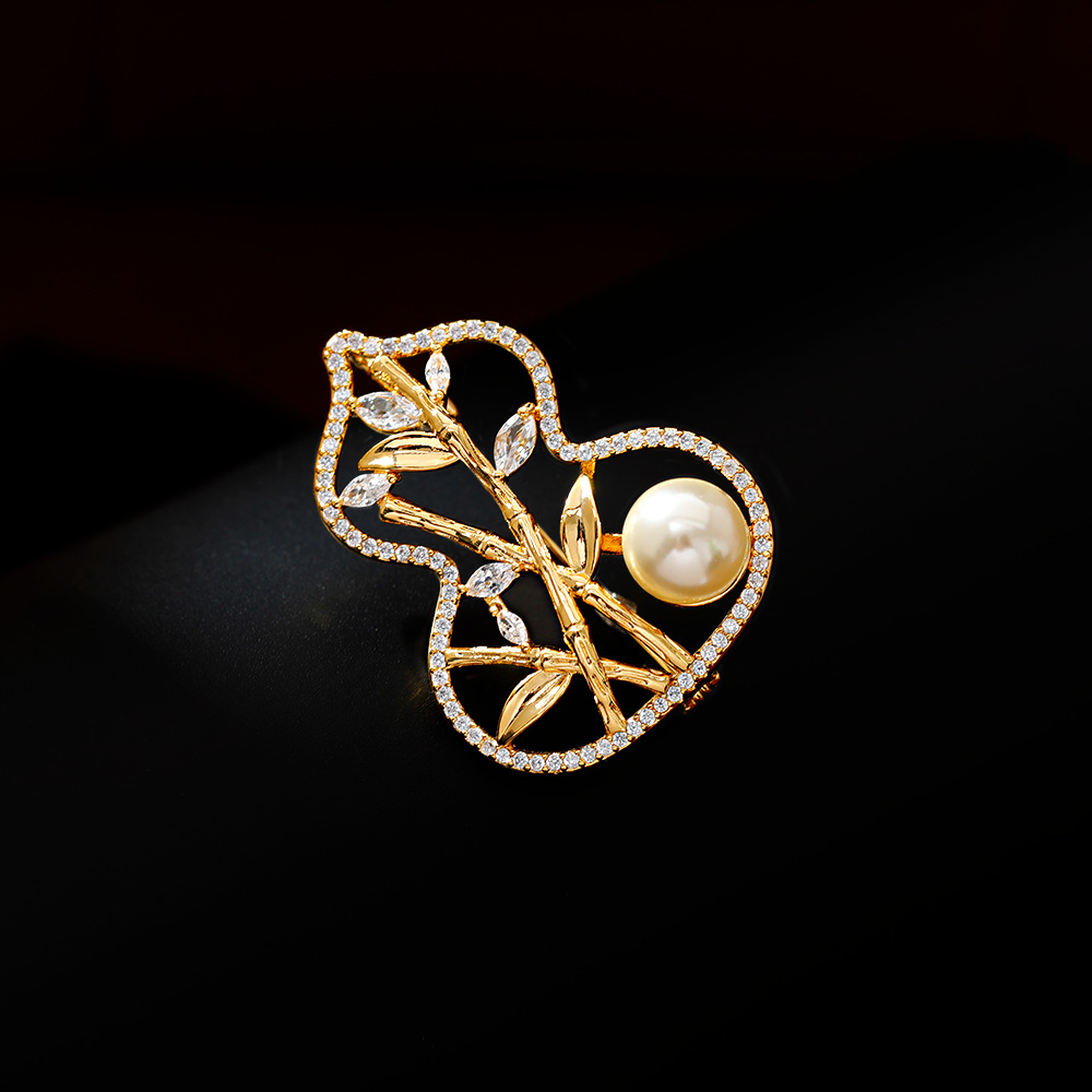 Hyacinth Chinese-style hollowed-out gourd, luxurious bamboo joint, high-end brooch, fashionable and light luxury, pearl coat, brooch and accessory details Picture