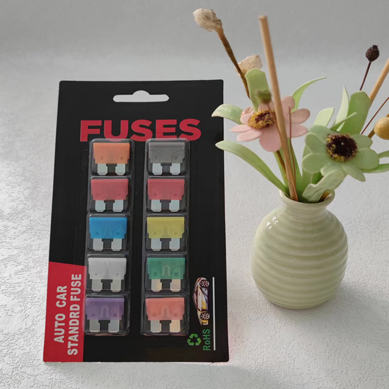 The small and medium-sized car fuse in the card installation, the car fuse in the card suction, 4S foreign trade has entered the e-commerce of auto parts Application Scenario
