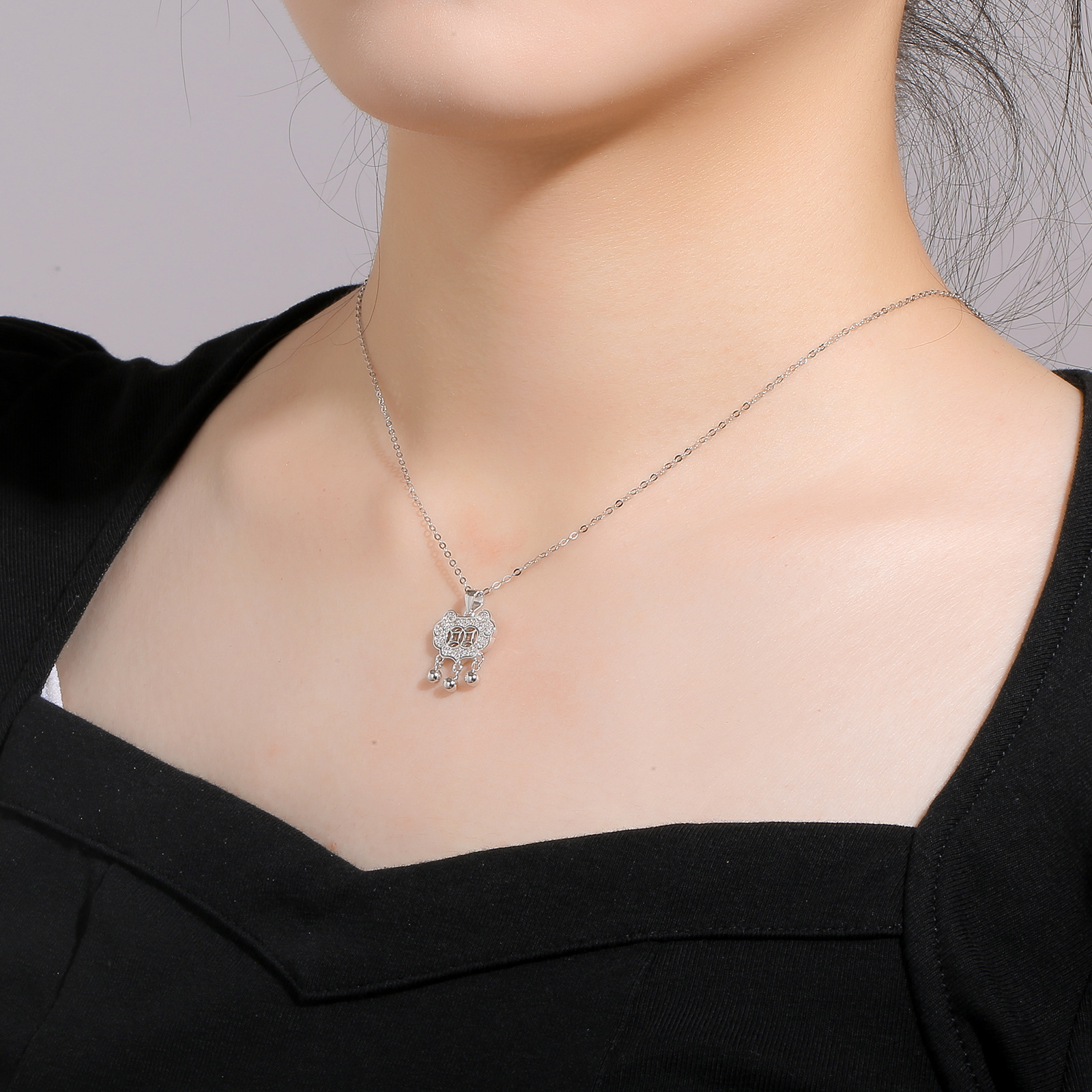 S925 Silver coin Lock necklace, women's national trend, light luxury, niche feel, longevity lock pendant, cute and elegant design, collarbone chain Application Scenario