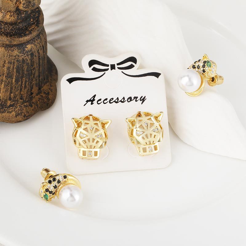 New creative zircon pearl leopard stud earrings for foreign trade, color-preserving copper plated with real gold, European and American style, niche and elegant earrings Specification image