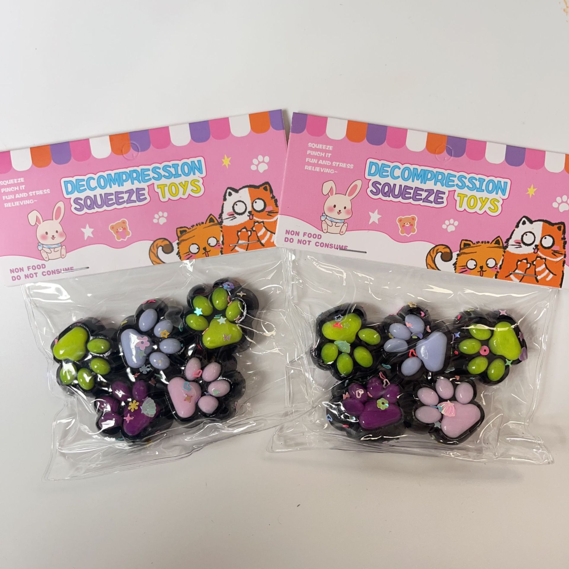 The soft and cute toy cat paw gadget, a creative Douyin tool for children, has gone viral. It's mini and adorable details Picture