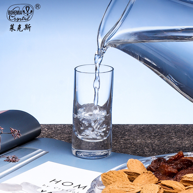 A high-end crystal white wine cup gift box set imported from the Czech Republic, a home one or two-cup graduated wine dispenser, as a gift for elders details Picture