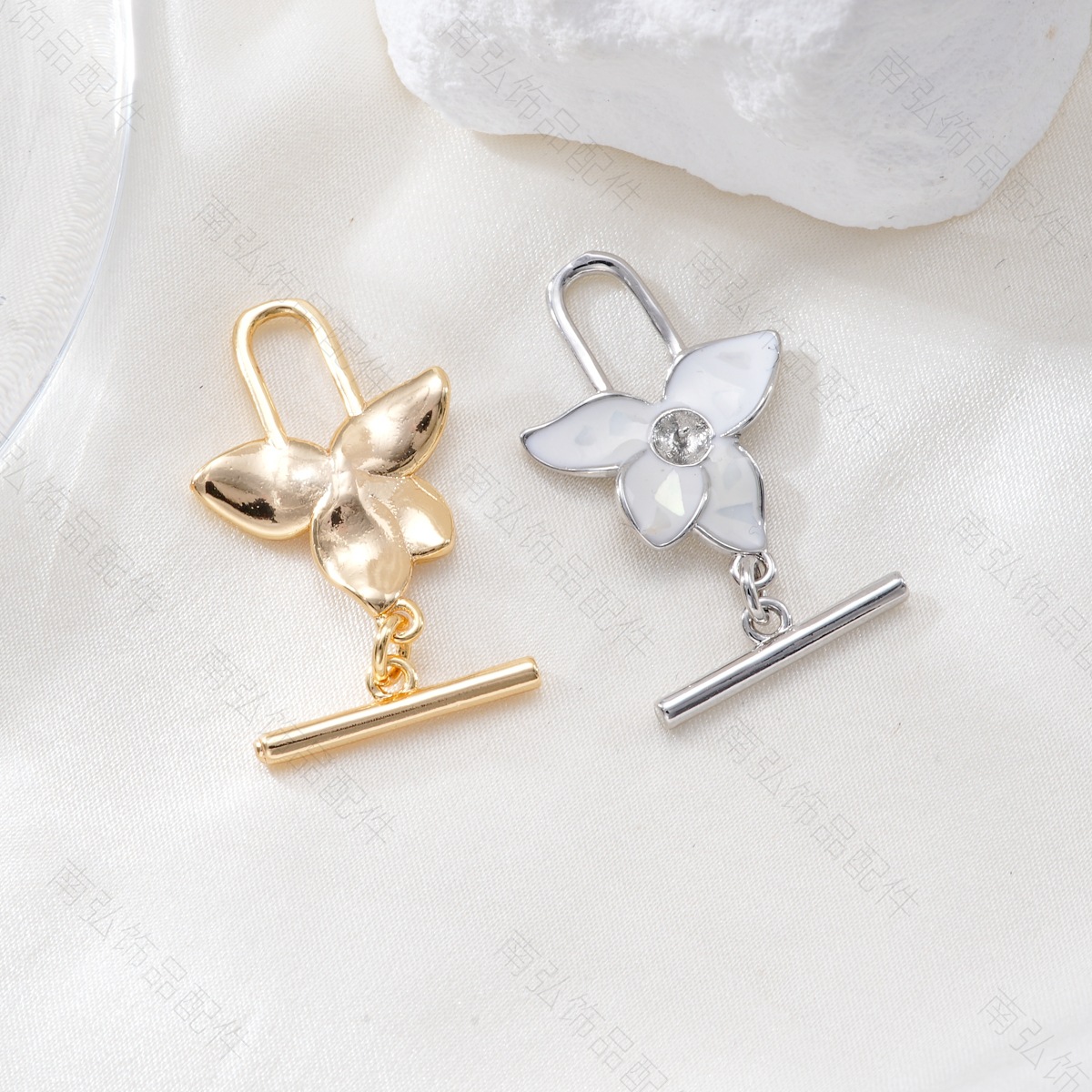 Pearl necklace clasp, copper plated with 18k gold and oil-dripping magnolia OT clasp, high color retention DIY jewelry accessory Application Scenario