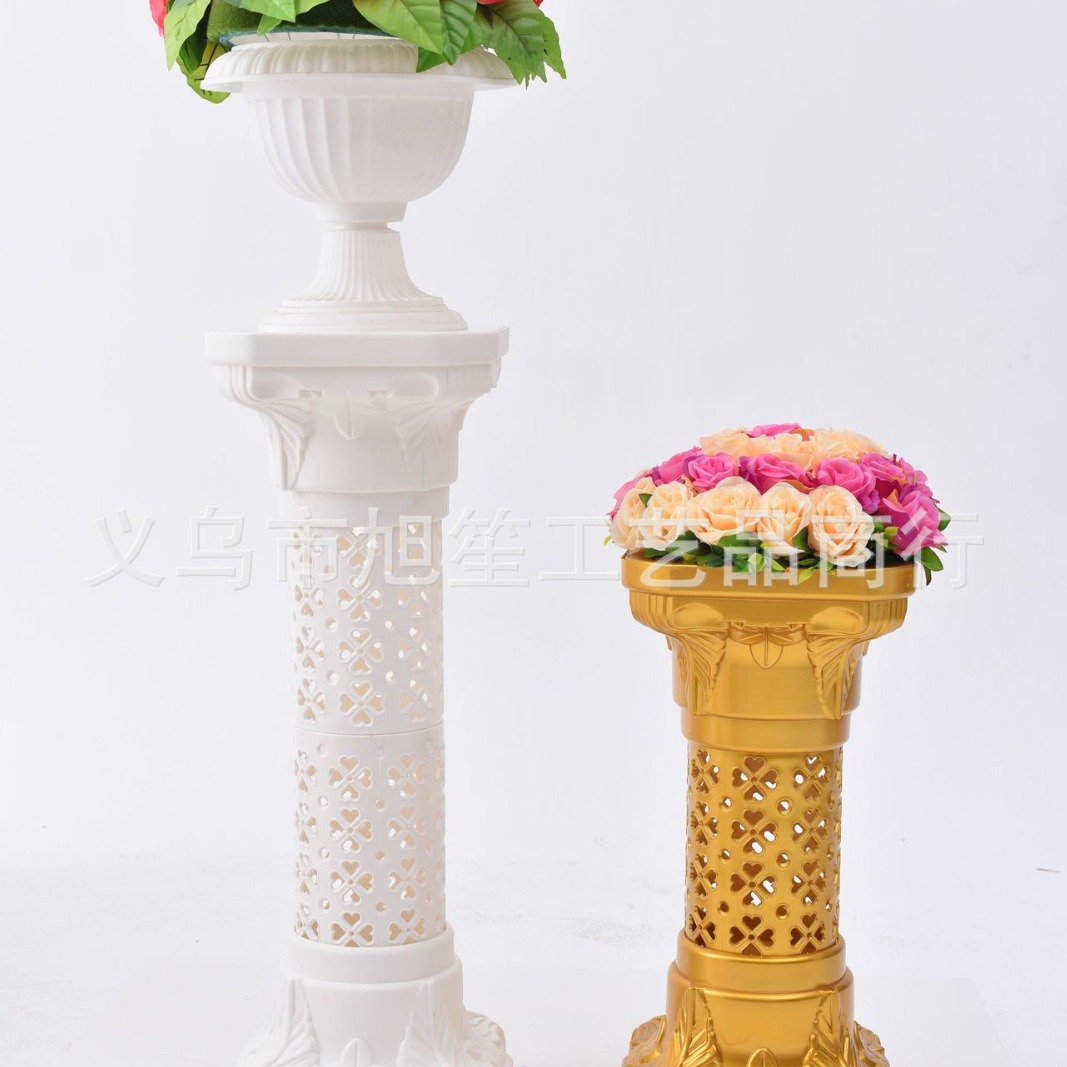 The stage props and ornaments for the wedding hotel are placed with golden plastic Roman Columns and leading decorations, measuring 32.5*32.5*91cm Specification image
