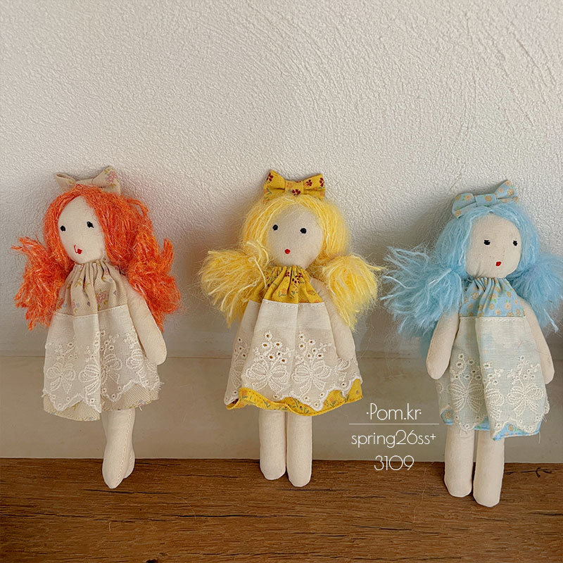 Spring new Korean-style floral handcrafted fabric dolls, children's sweet and pastoral style patchwork dolls, room decorations details Picture