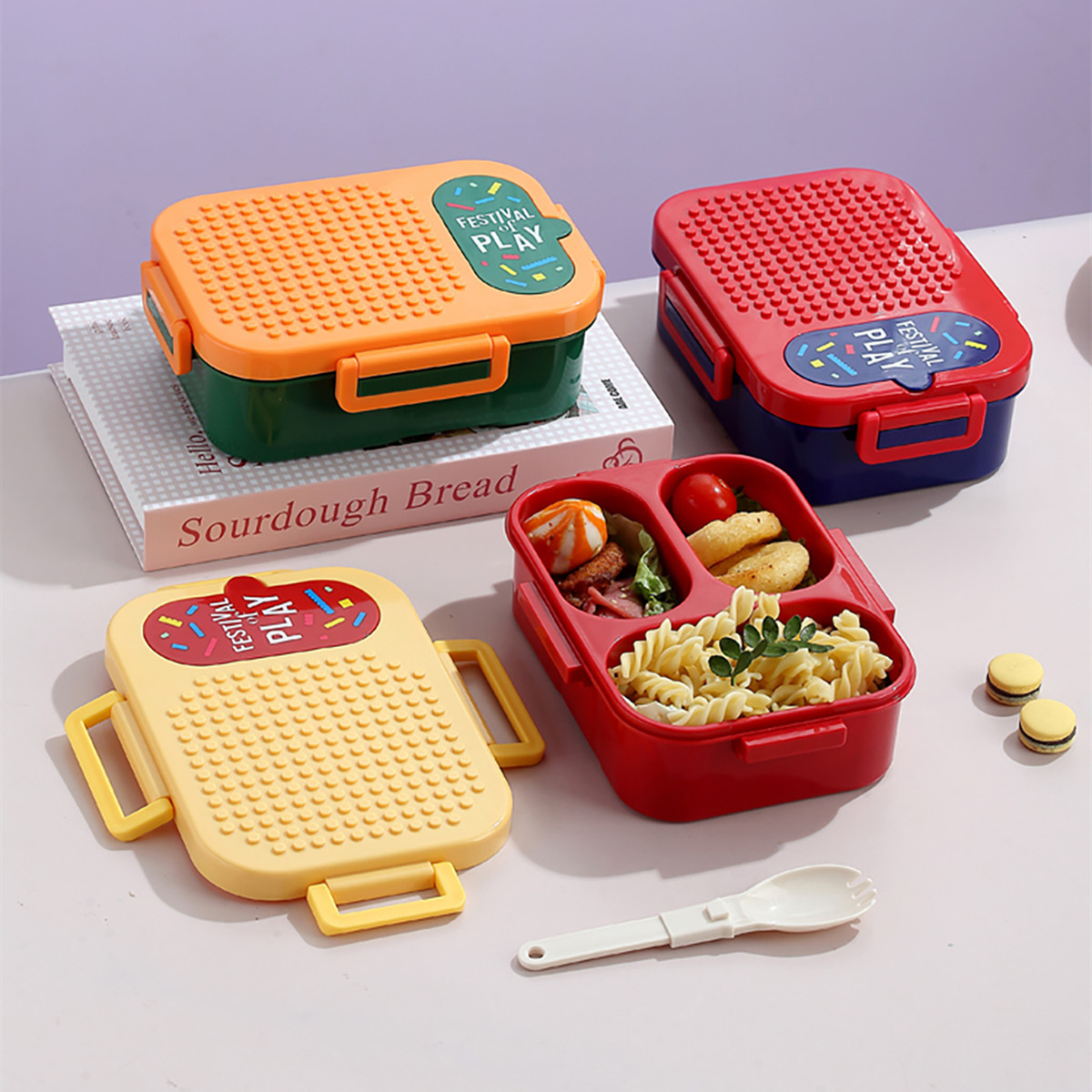 Cross-border cartoon independent sealed building block plastic lunch box, children's portable fruit compartments bento box with folding spoon Application Scenario