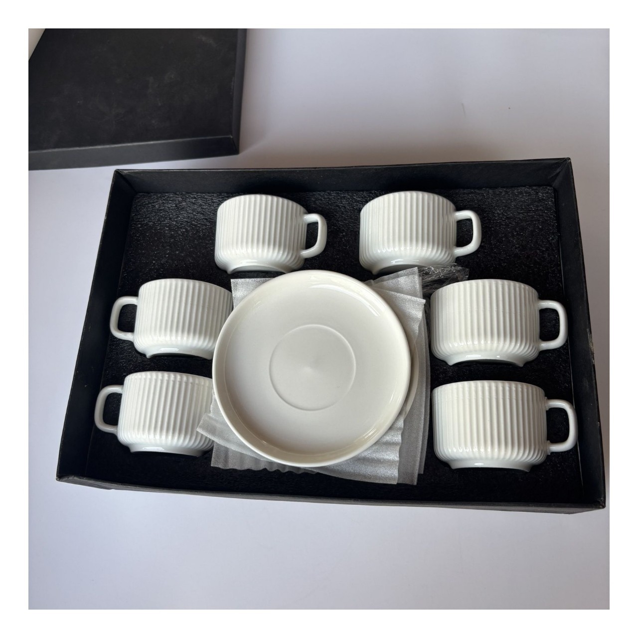 Factory direct sales of Nordic minimalist ceramic cups with gold edges, high-end and light luxury Arabian and Middle Eastern cups and plates, electroplated cups and plates sets details Picture